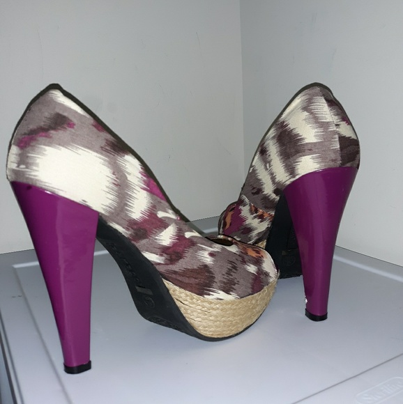 Shoes - Picture 3 of 4